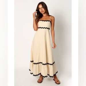 Chic Cream Maxi Dress with Black Detailing